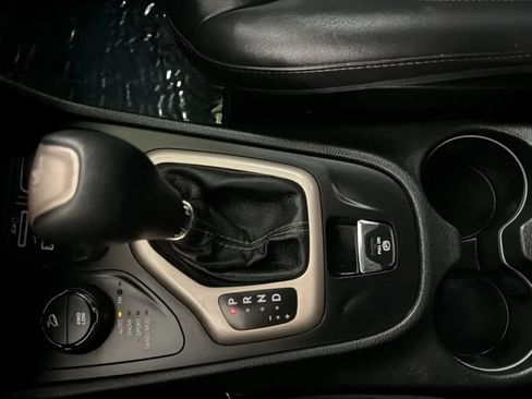 Used 2017 Jeep Cherokee High Altitude AWD/4WD image 13