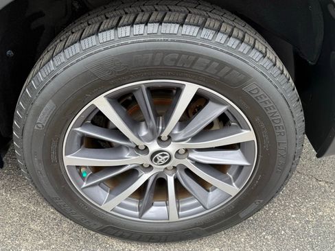 Used 2017 Toyota Highlander XLE image 14