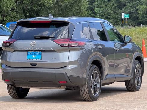 Used 2024 Nissan Rogue SV FWD image 13