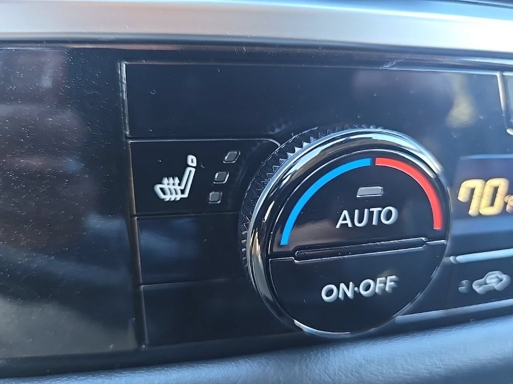 Used 2025 Nissan Pathfinder SL AWD/4WD image 19