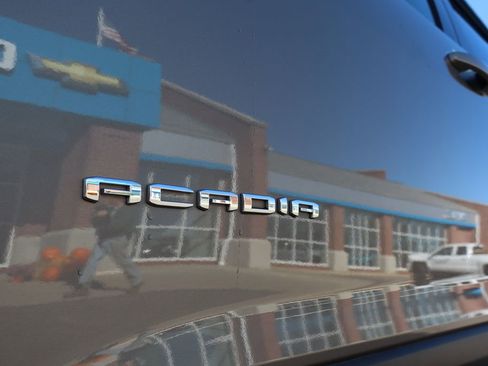 Used 2023 GMC Acadia SLE w/ Driver Convenience Package image 9