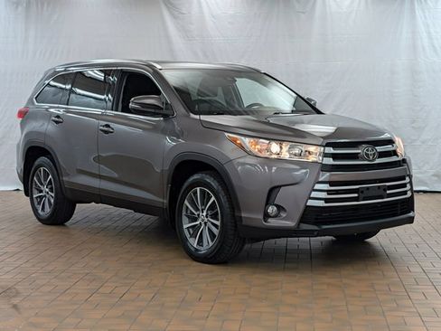 Used 2019 Toyota Highlander XLE AWD/4WD image 1
