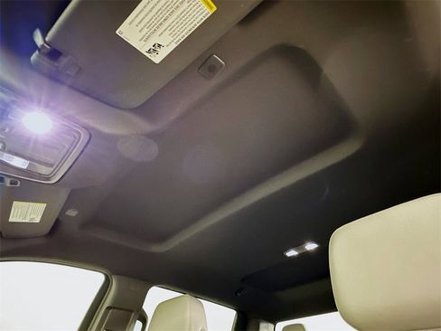 Used 2023 GMC Sierra 1500 SLT w/ X31 Off-Road Package image 11