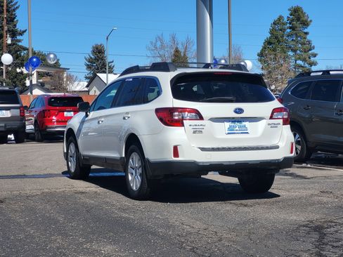 Used 2017 Subaru Outback 2.5i Premium image 7