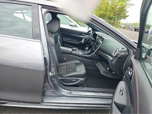 Used 2020 Nissan Maxima SR w/ Sport Mat Group FWD image 4