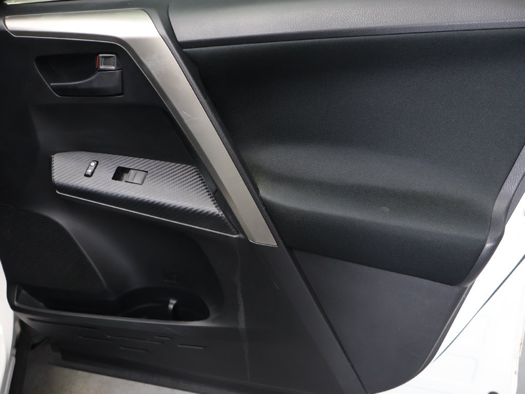 Used 2015 Toyota RAV4 LE FWD image 11