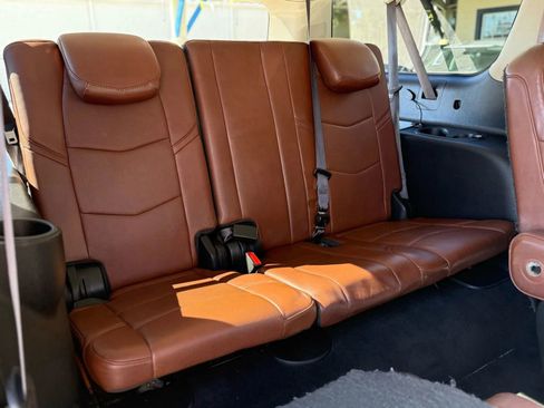 Used 2015 Cadillac Escalade ESV Premium image 23