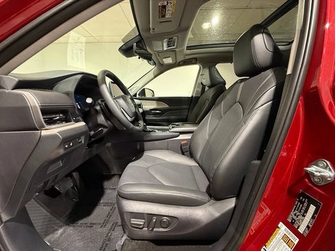 Certified 2026 Toyota Grand Highlander AWD image 13