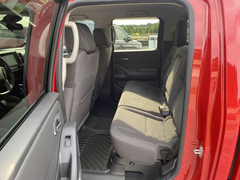 Used 2022 Nissan Frontier SV w/ Technology Package AWD/4WD image 16
