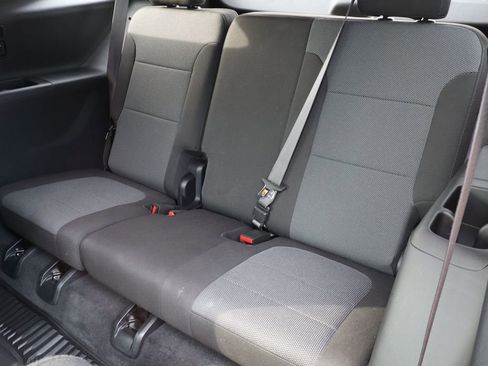 Used 2023 Chevrolet Traverse LT image 43