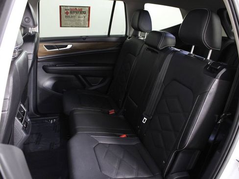 Used 2025 Volkswagen Atlas SE FWD image 21