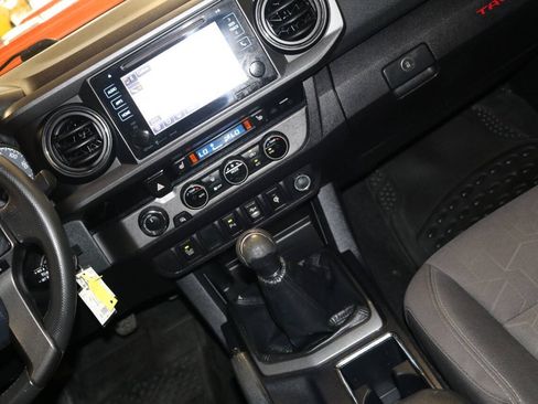 Used 2017 Toyota Tacoma TRD Sport w/ Premium & Technology Package AWD/4WD image 28