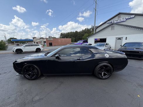 Used 2019 Dodge Challenger SXT RWD image 8