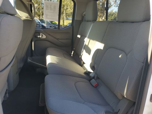 Certified 2020 Nissan Frontier SV w/ Midnight Edition Floor Mats image 19