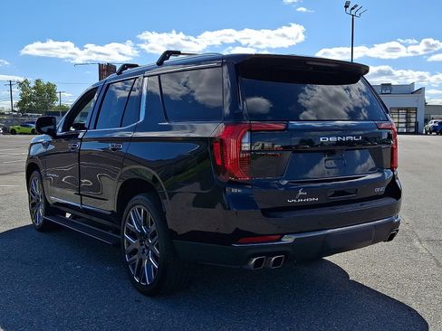Used 2025 GMC Yukon Denali Ultimate AWD/4WD image 4