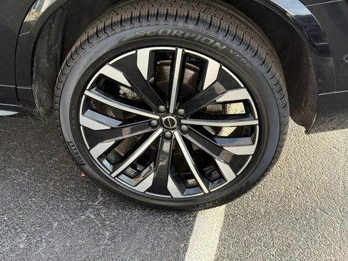 Certified 2025 Volvo XC90 B6 Plus image 8