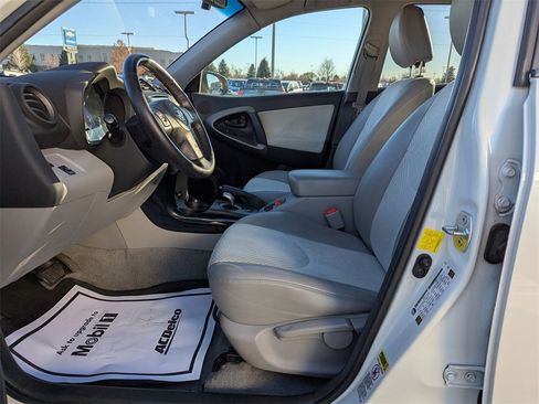 Used 2013 Toyota RAV4 EV image 12