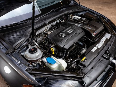 Used 2018 Volkswagen Golf R 4-Door image 36