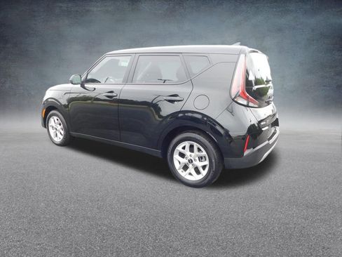 Used 2025 Kia Soul LX w/ LX Technology Package FWD image 5