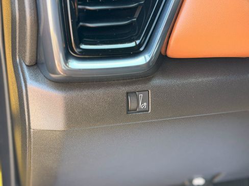 Used 2023 GMC Canyon AT4 w/ LPO, Skid Plate Package AWD/4WD image 10
