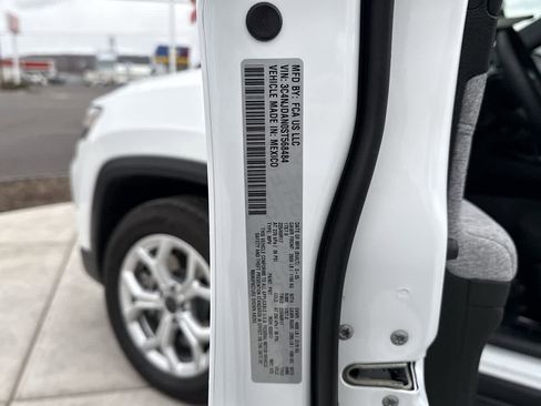 Used 2025 Jeep Compass Sport image 24