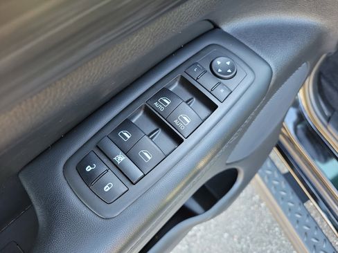 Used 2022 Jeep Grand Cherokee Laredo X image 21