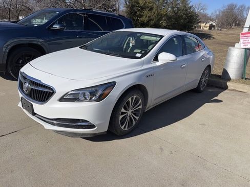 Used 2019 Buick LaCrosse Essence image 1