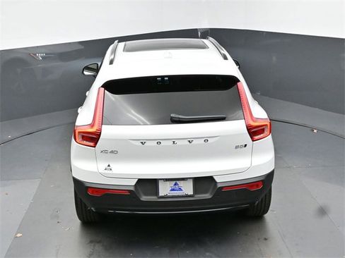 New 2026 Volvo XC40 B5 Core w/ Climate Package image 45