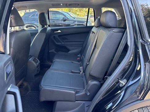 Used 2020 Volkswagen Tiguan SE w/ Panoramic Sunroof Package image 6