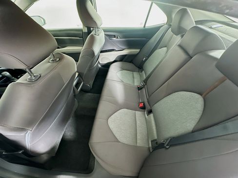 Used 2018 Toyota Camry LE image 25