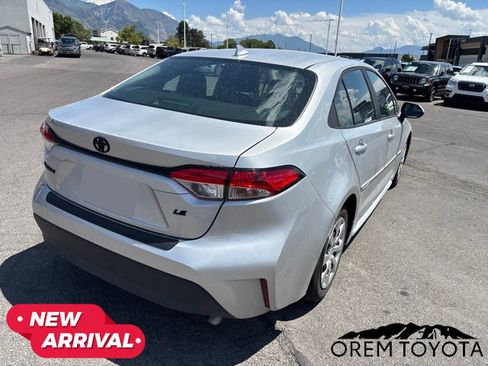Used 2025 Toyota Corolla LE FWD image 4