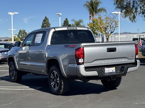 Used 2019 Toyota Tacoma TRD Sport image 3