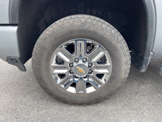 Used 2026 Chevrolet Silverado 2500 High Country w/ Technology Package AWD/4WD image 9