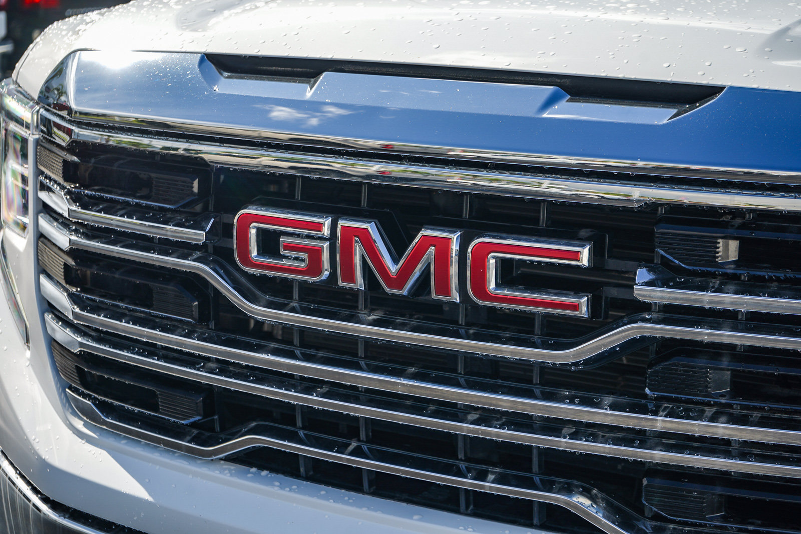 Used 2025 GMC Sierra 1500 SLT AWD/4WD image 9