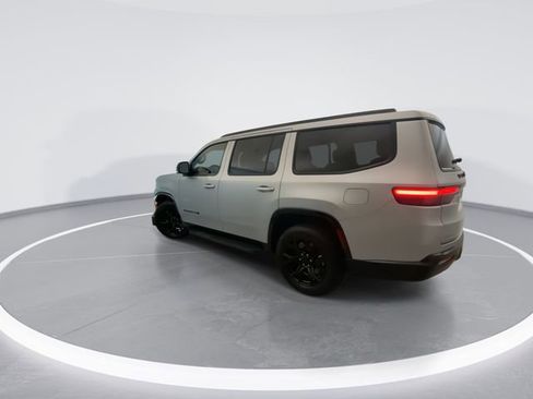 Used 2024 Jeep Wagoneer Series II AWD/4WD image 2