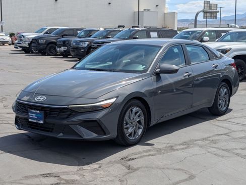 Certified 2024 Hyundai Elantra SEL FWD image 10