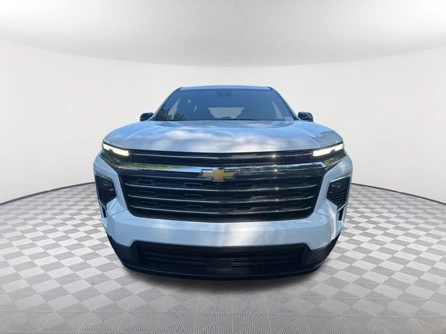 New 2027 Chevrolet Traverse LT w/ Driver Confidence Package FWD image 2