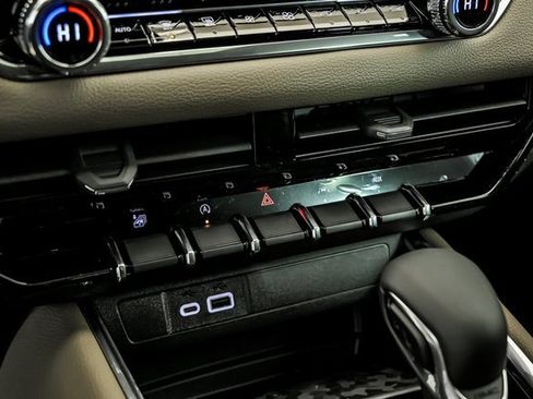 New 2026 GMC Canyon Denali image 17