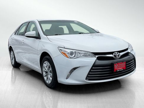 Used 2017 Toyota Camry LE image 7