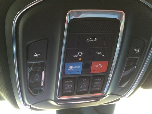 New 2025 Jeep Grand Cherokee Limited w/ Trailer Tow Package image 17