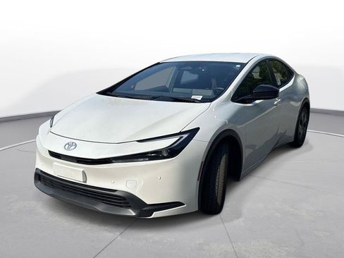 Used 2025 Toyota Prius LE FWD image 2
