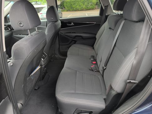Used 2019 Kia Sorento FWD w/ LX Convenience Package image 7