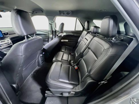 Used 2021 Ford Explorer XLT w/ Equipment Group 202A AWD/4WD image 24