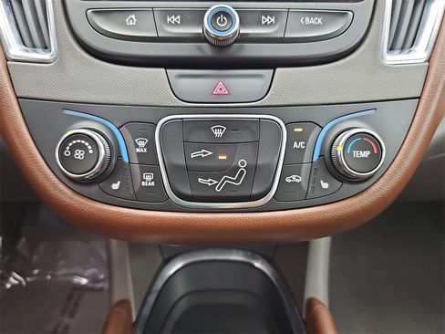 Used 2018 Chevrolet Malibu LT w/ Leather Package image 27