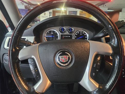 Used 2009 Cadillac Escalade EXT image 24