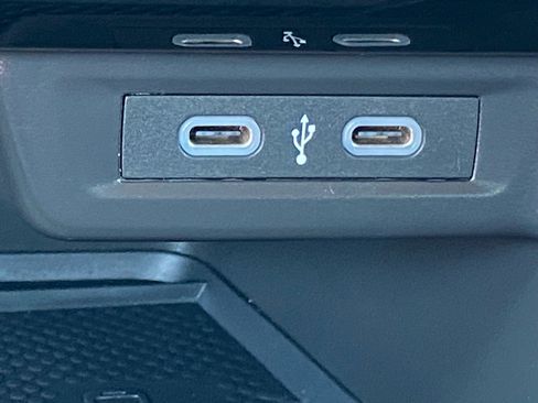 Certified 2025 Volkswagen Jetta SE FWD image 17