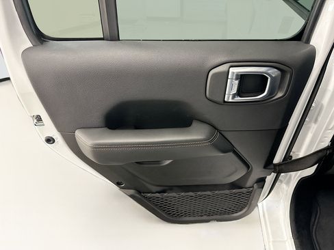 Used 2025 Jeep Wrangler Sahara image 26