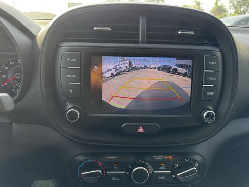 Certified 2022 Kia Soul LX FWD image 29