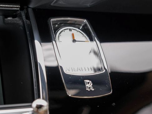 Used 2016 Rolls-Royce Wraith RWD image 31