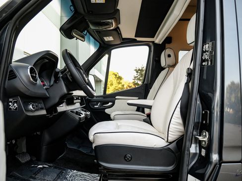 Used 2023 Mercedes-Benz Sprinter 3500 image 32